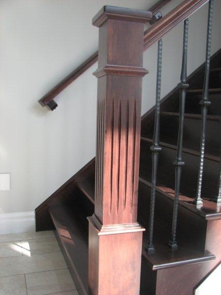 Oversized Fluted Box Newels & Hammered Spoon Metal Balusters - Picture #2